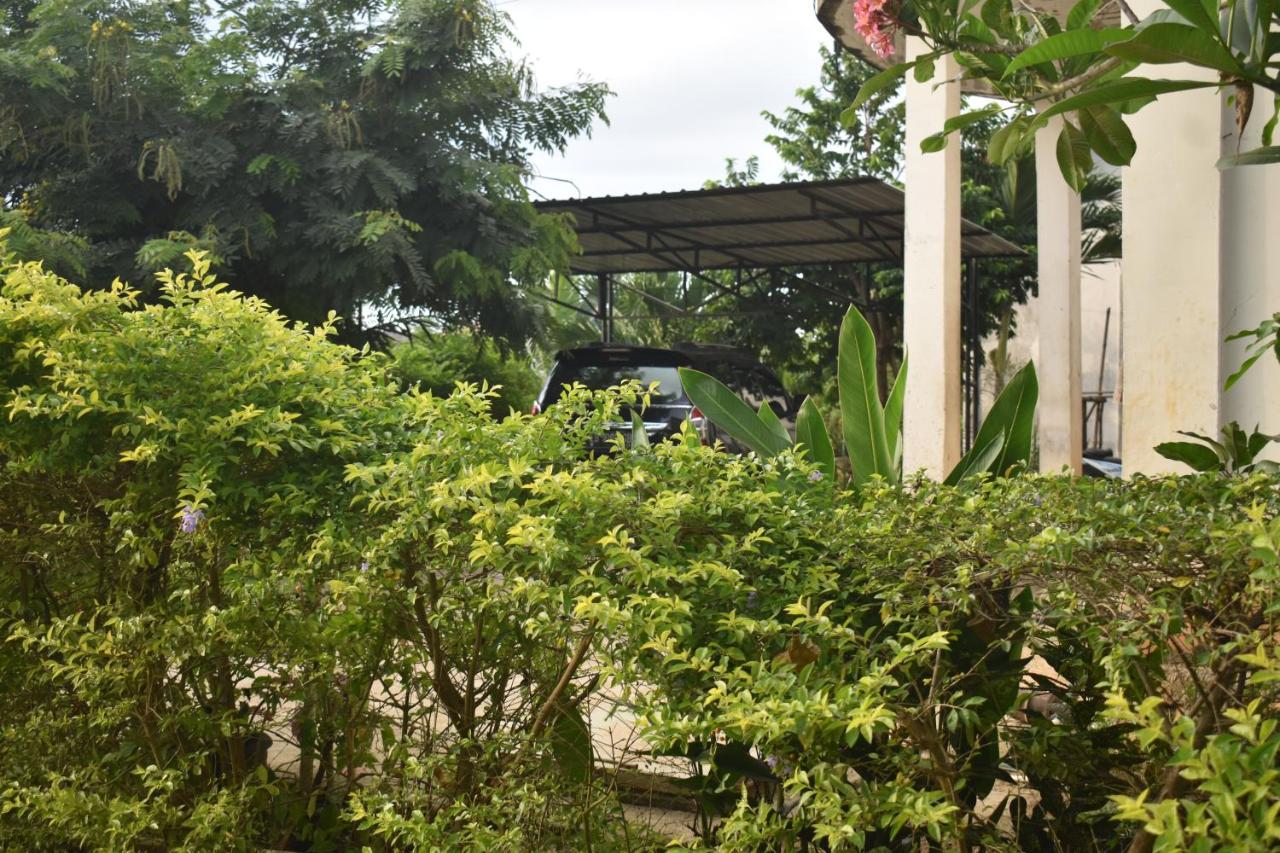 Four-G Home Stay & Komodo Tour 纳闽巴霍 外观 照片