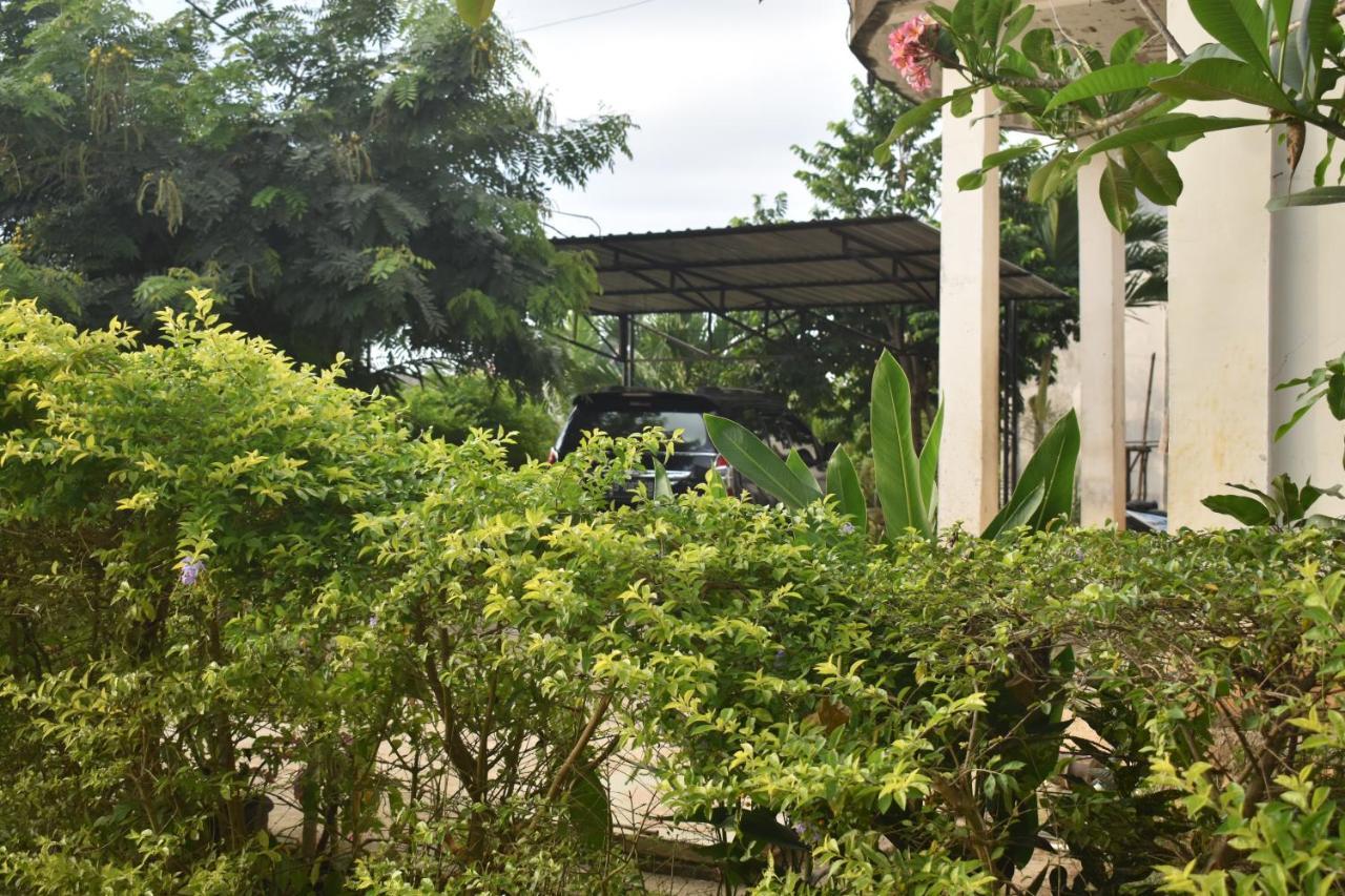 Four-G Home Stay & Komodo Tour 纳闽巴霍 外观 照片