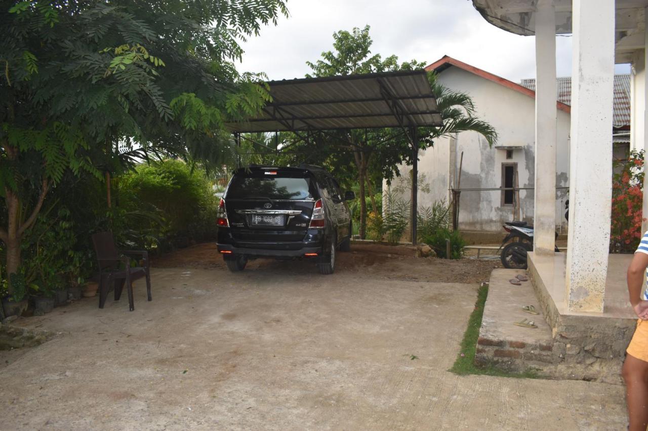 Four-G Home Stay & Komodo Tour 纳闽巴霍 外观 照片