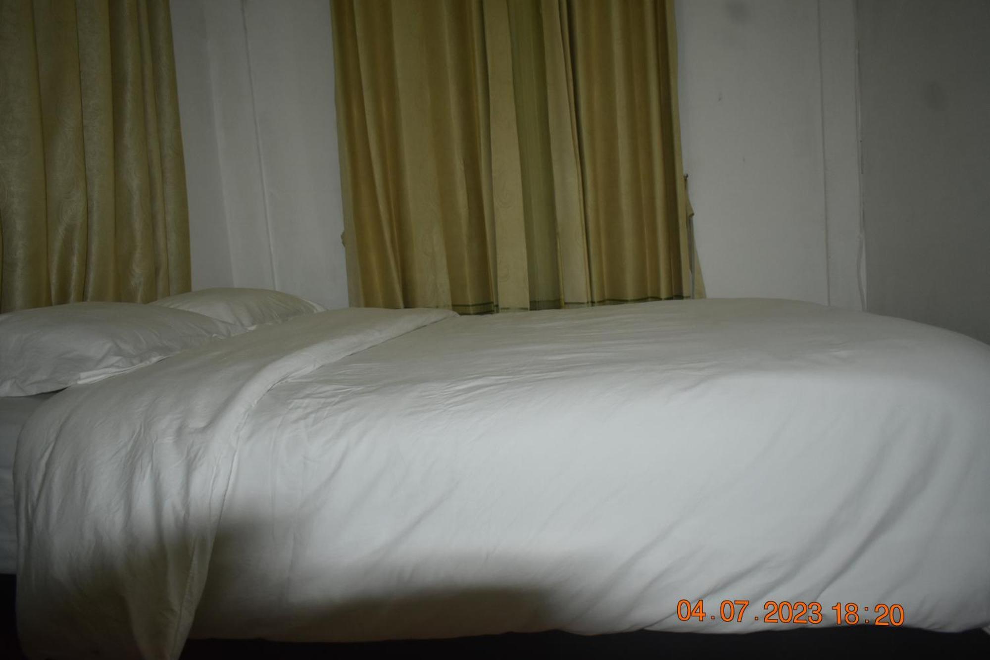 Four-G Home Stay & Komodo Tour 纳闽巴霍 外观 照片