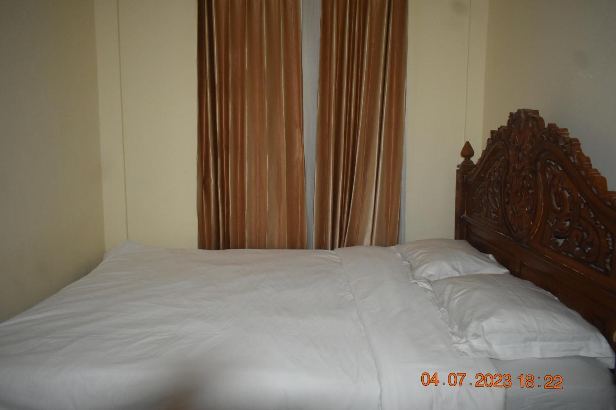 Four-G Home Stay & Komodo Tour 纳闽巴霍 外观 照片