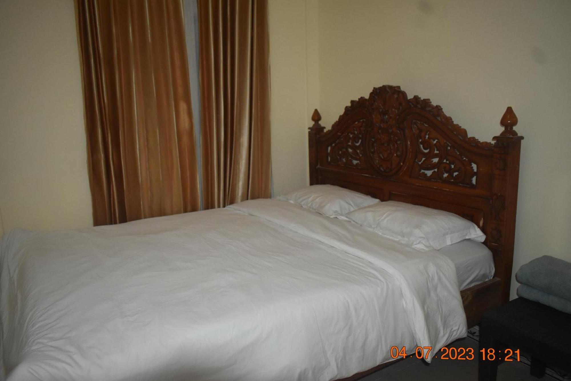 Four-G Home Stay & Komodo Tour 纳闽巴霍 外观 照片