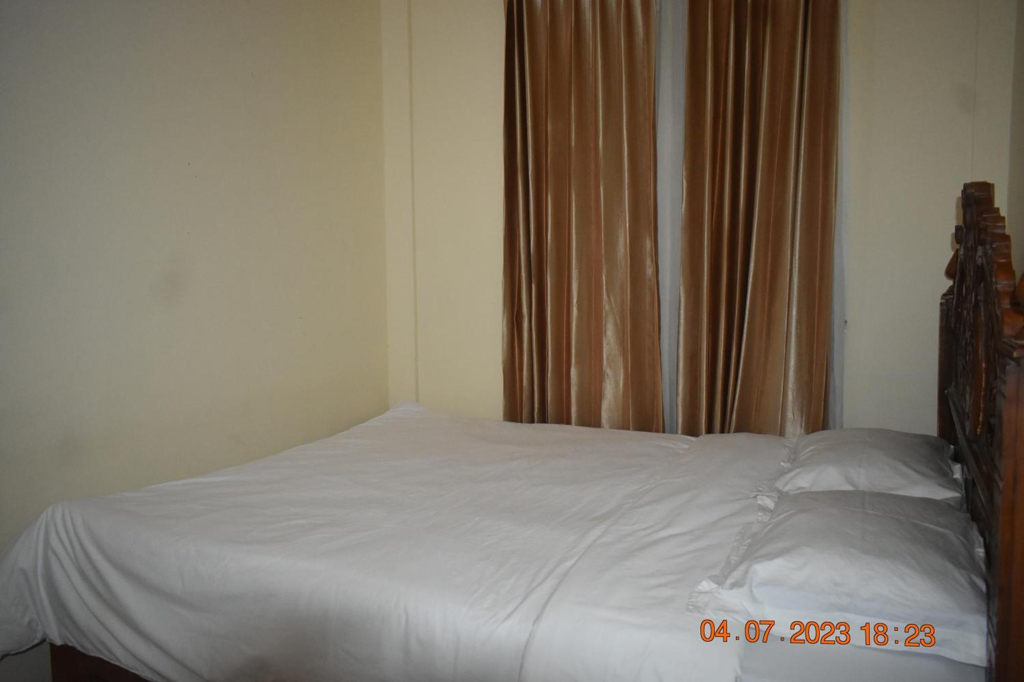 Four-G Home Stay & Komodo Tour 纳闽巴霍 外观 照片