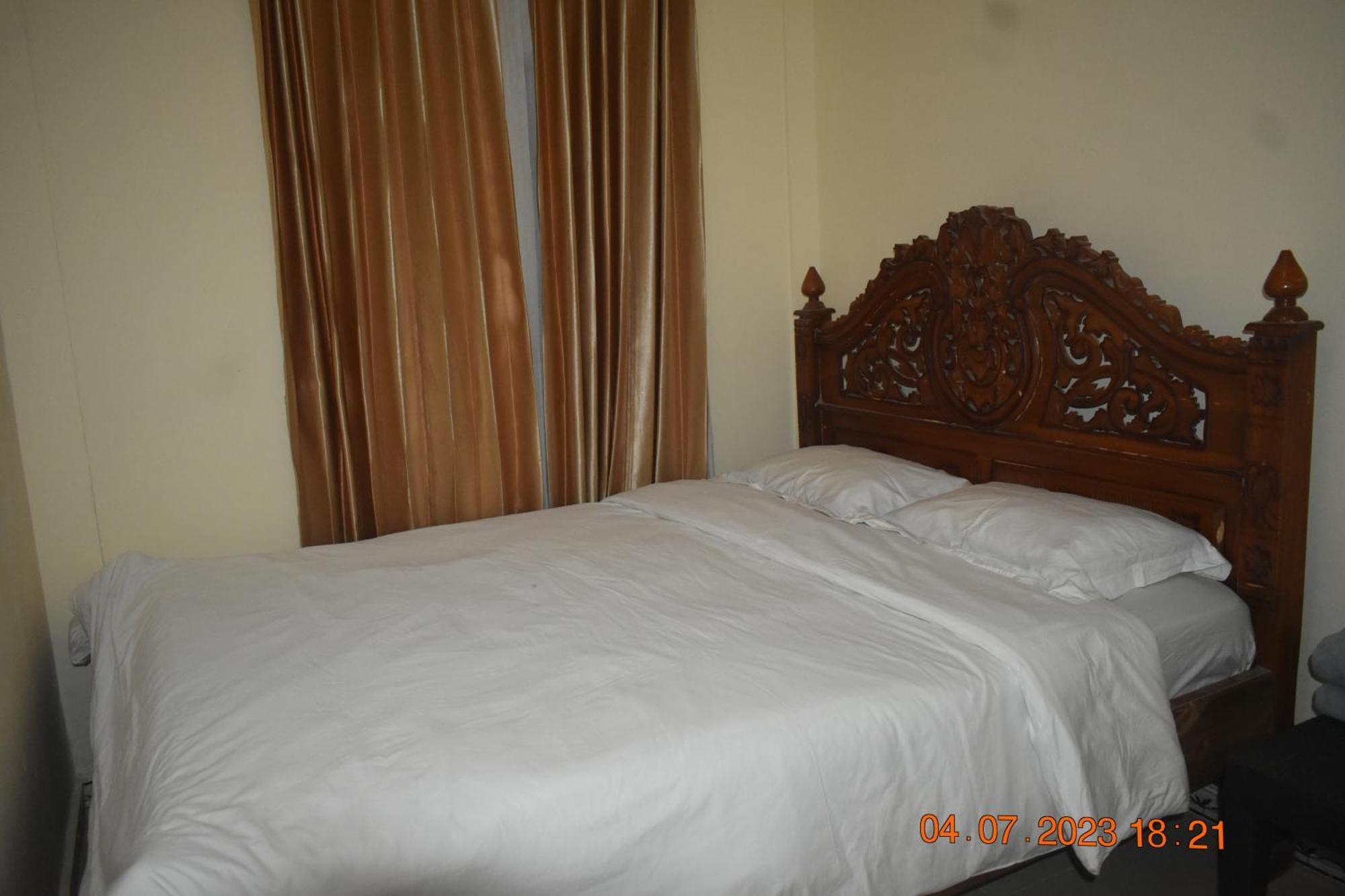 Four-G Home Stay & Komodo Tour 纳闽巴霍 外观 照片