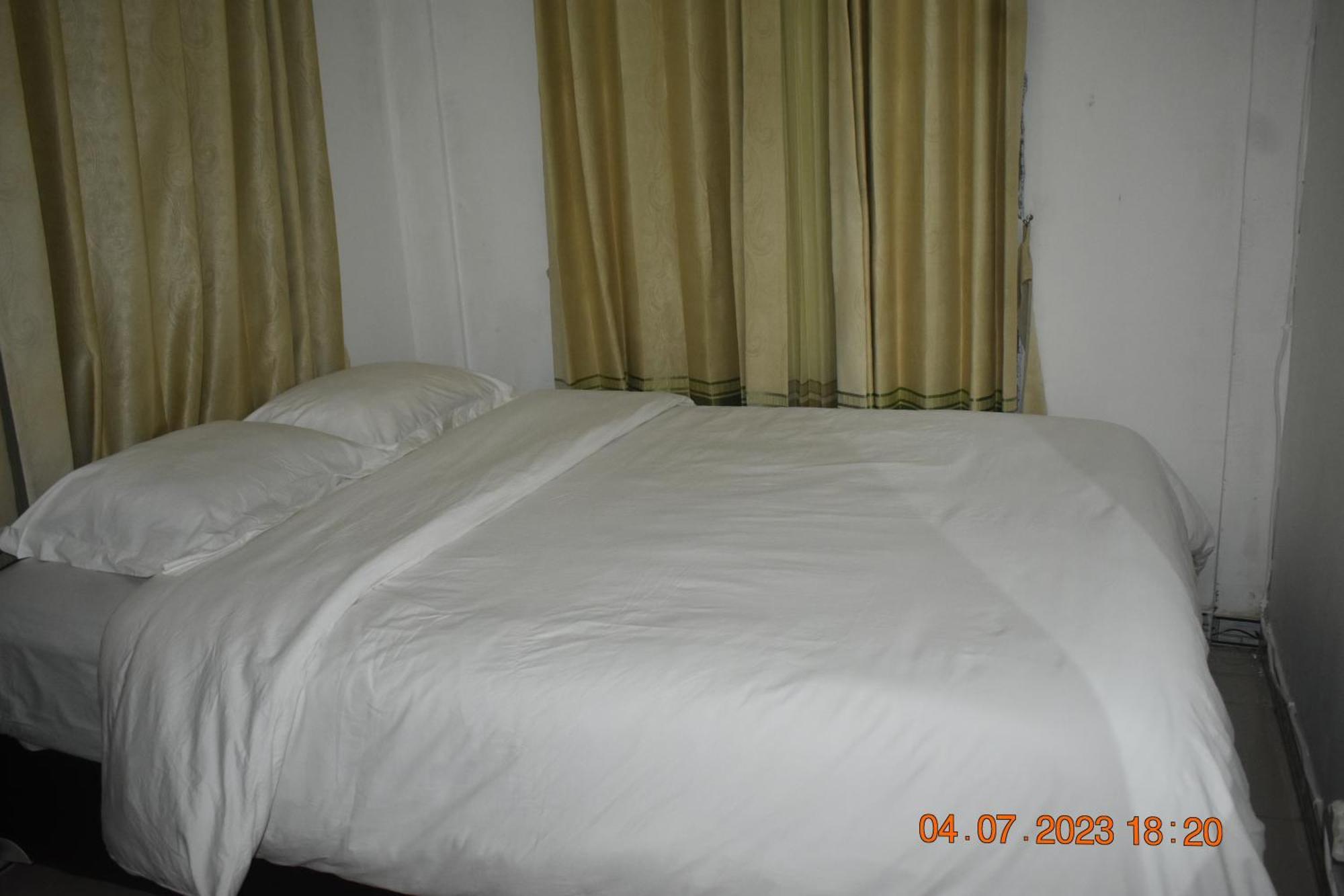 Four-G Home Stay & Komodo Tour 纳闽巴霍 外观 照片