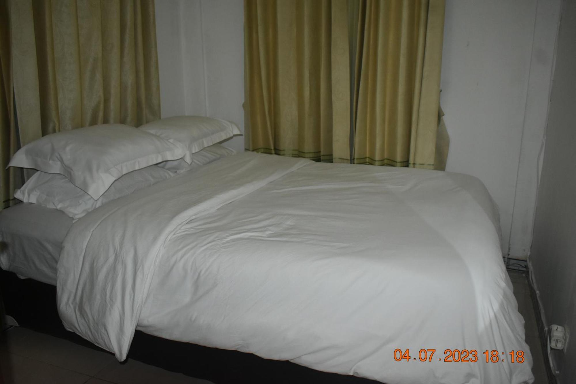 Four-G Home Stay & Komodo Tour 纳闽巴霍 外观 照片