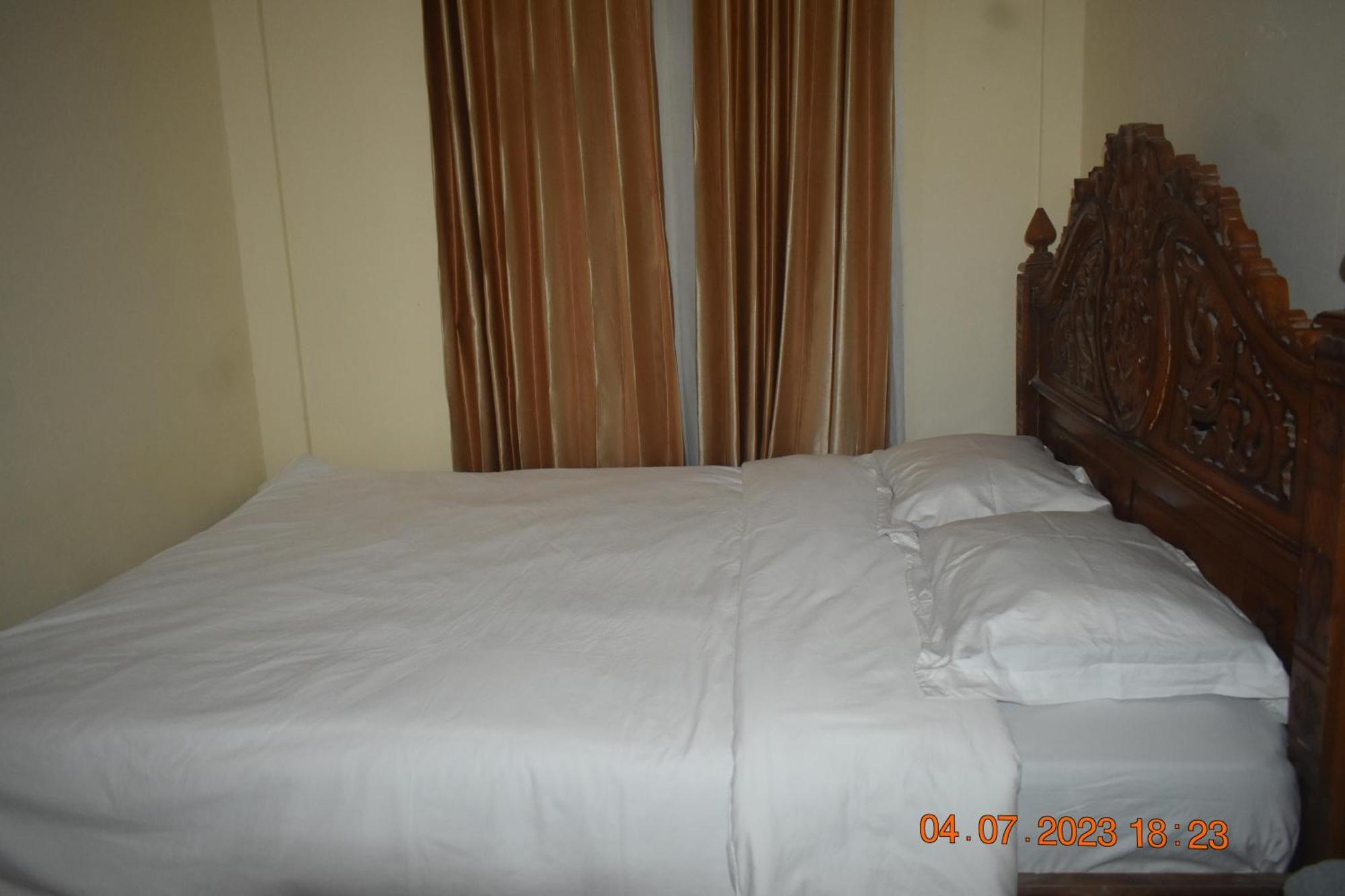 Four-G Home Stay & Komodo Tour 纳闽巴霍 外观 照片