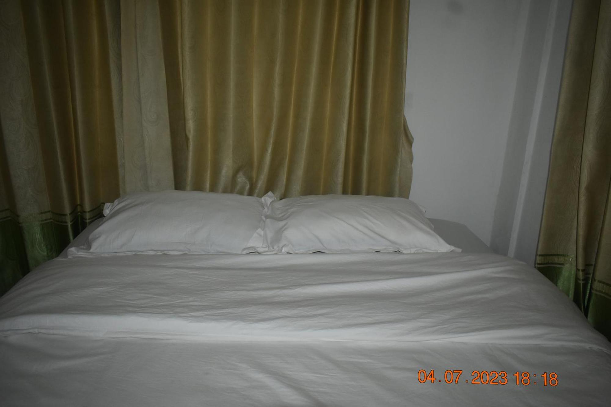 Four-G Home Stay & Komodo Tour 纳闽巴霍 外观 照片