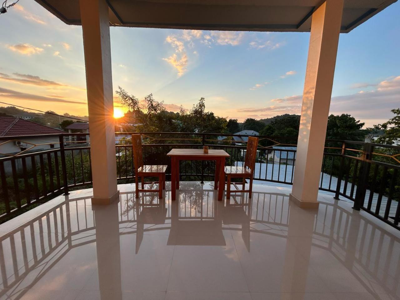 Four-G Home Stay & Komodo Tour 纳闽巴霍 外观 照片
