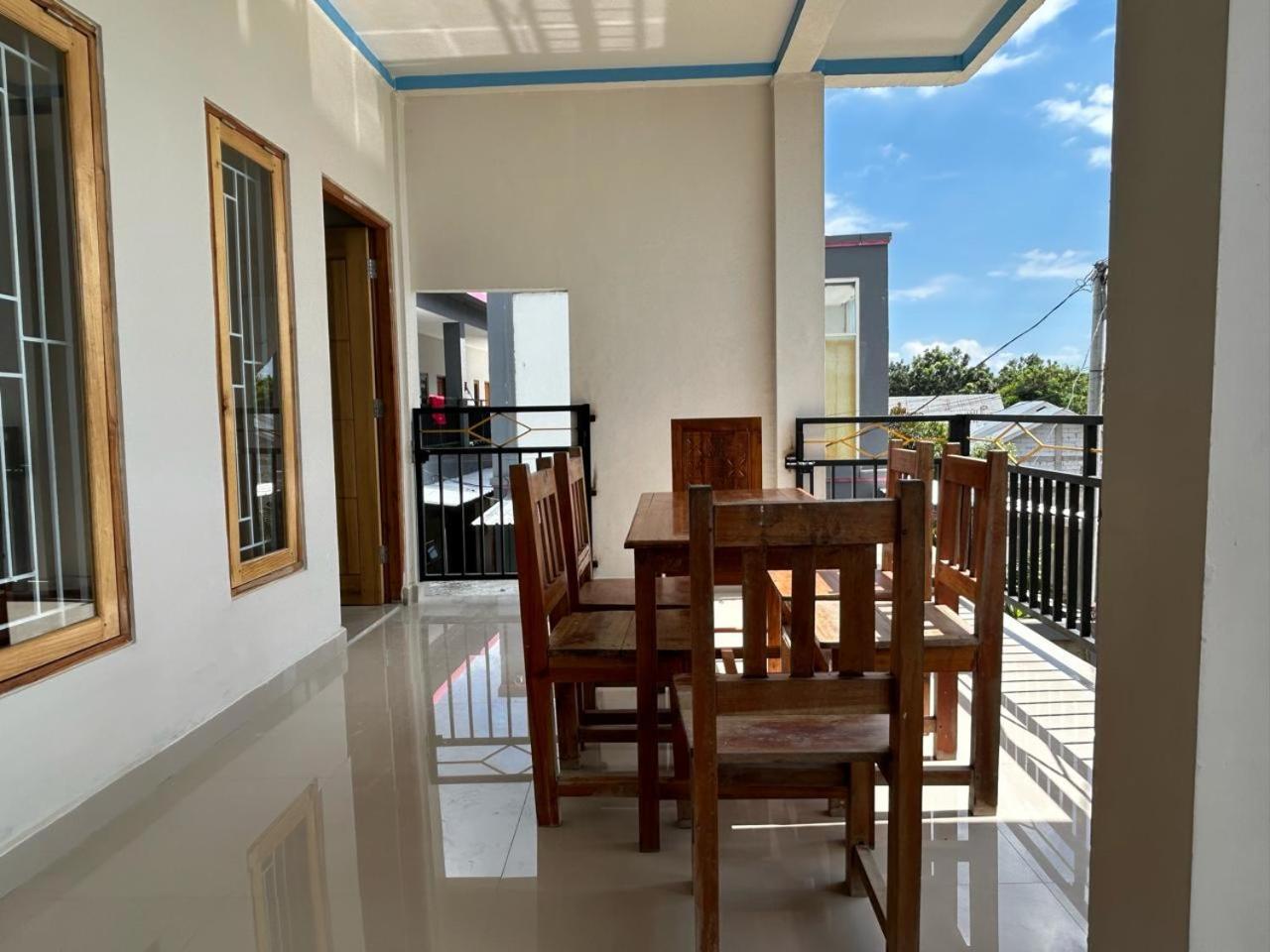 Four-G Home Stay & Komodo Tour 纳闽巴霍 外观 照片