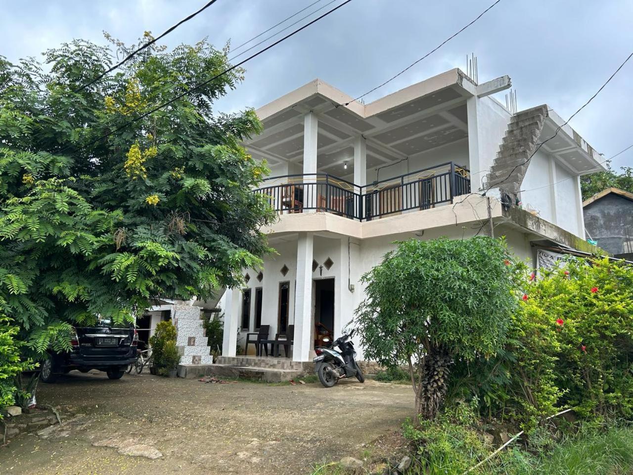 Four-G Home Stay & Komodo Tour 纳闽巴霍 外观 照片