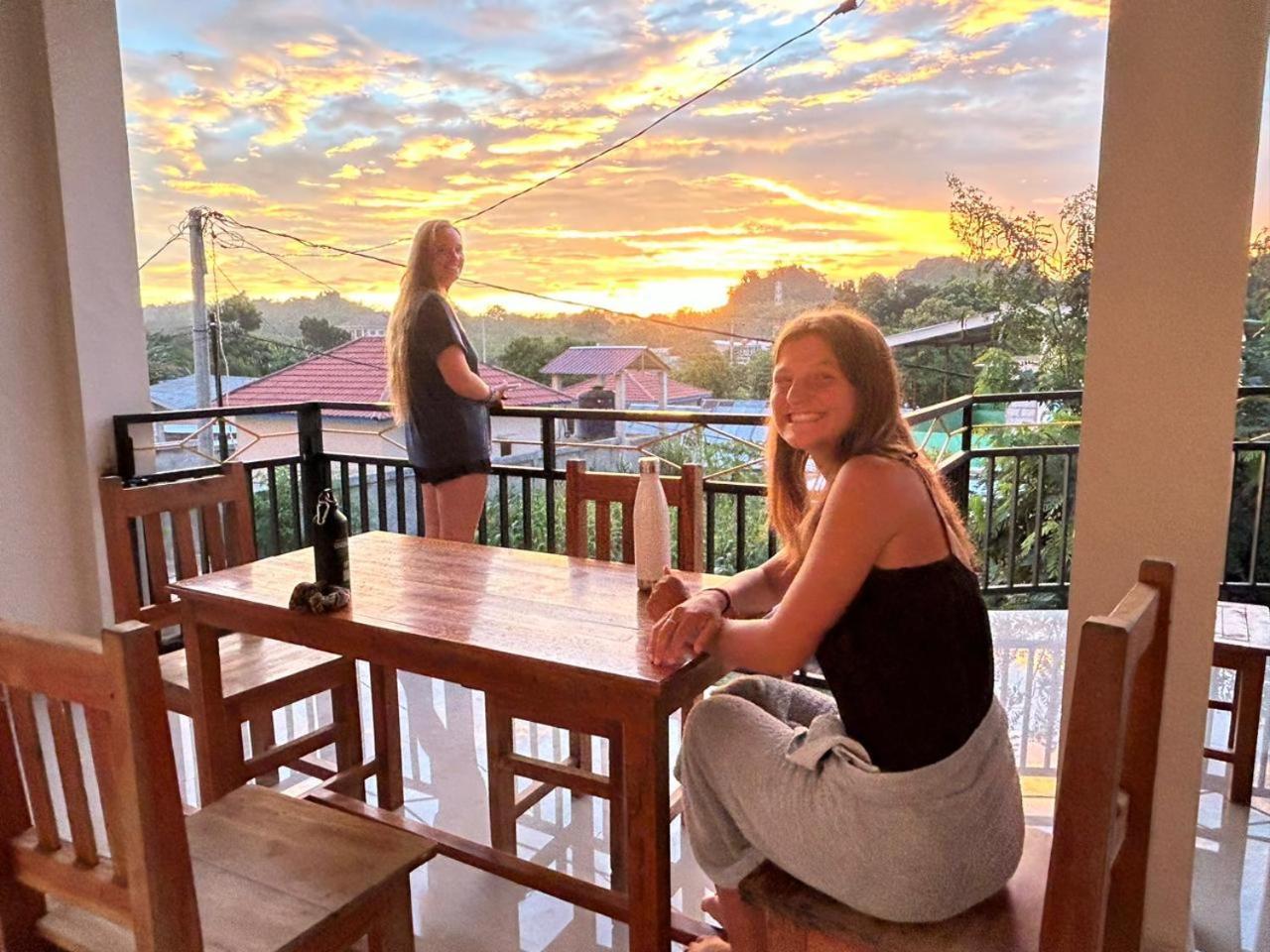 Four-G Home Stay & Komodo Tour 纳闽巴霍 外观 照片