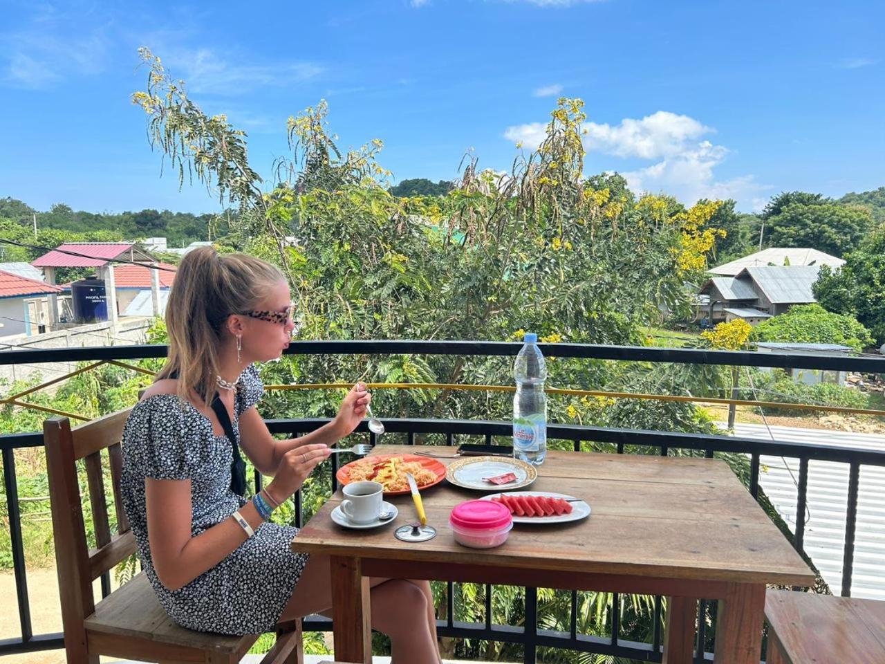 Four-G Home Stay & Komodo Tour 纳闽巴霍 外观 照片