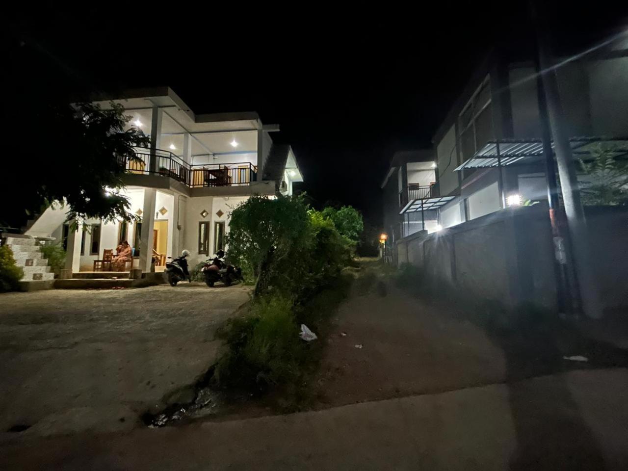 Four-G Home Stay & Komodo Tour 纳闽巴霍 外观 照片