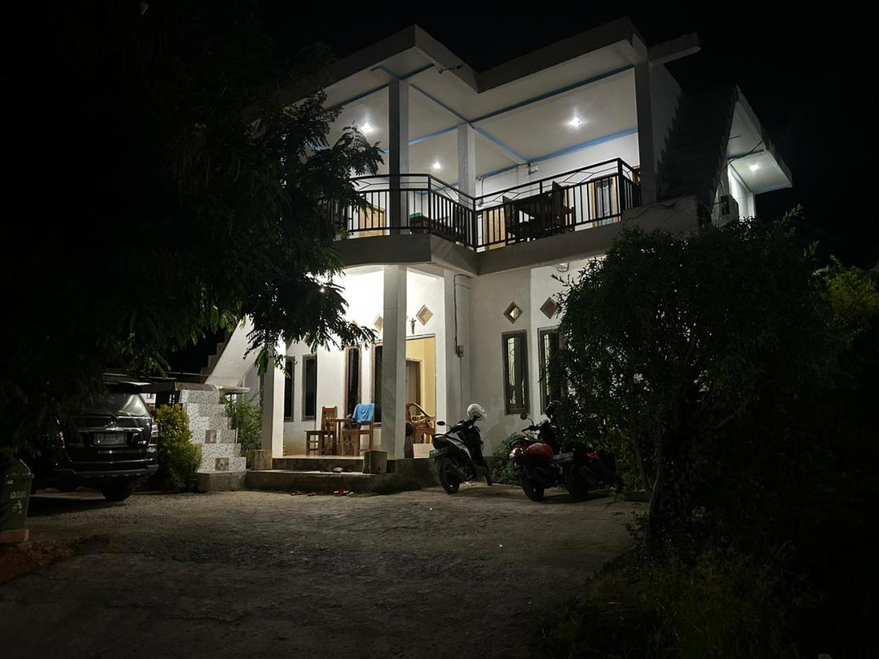 Four-G Home Stay & Komodo Tour 纳闽巴霍 外观 照片