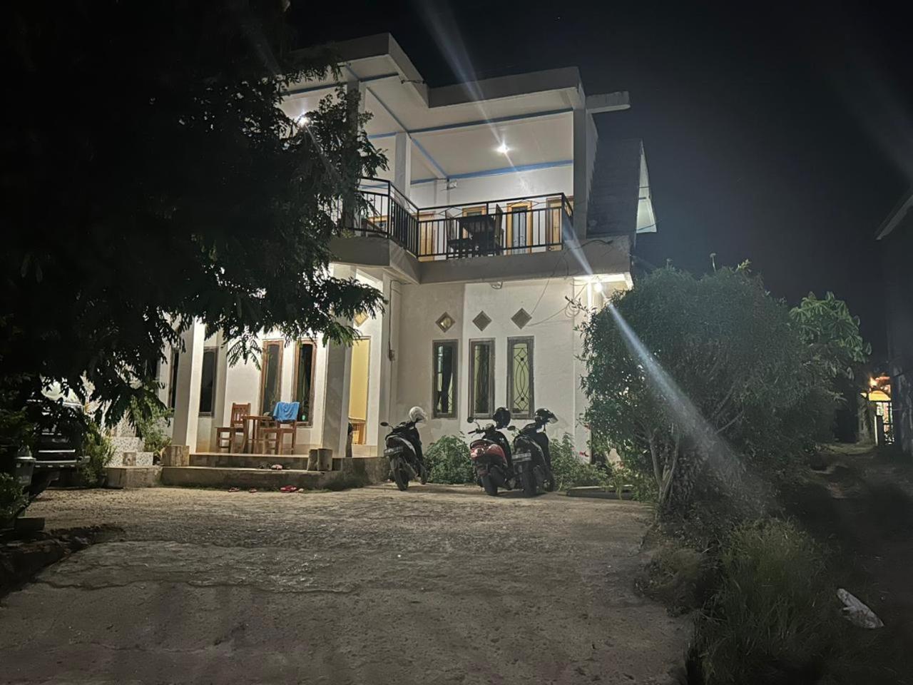 Four-G Home Stay & Komodo Tour 纳闽巴霍 外观 照片