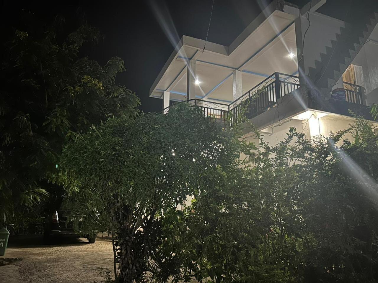 Four-G Home Stay & Komodo Tour 纳闽巴霍 外观 照片