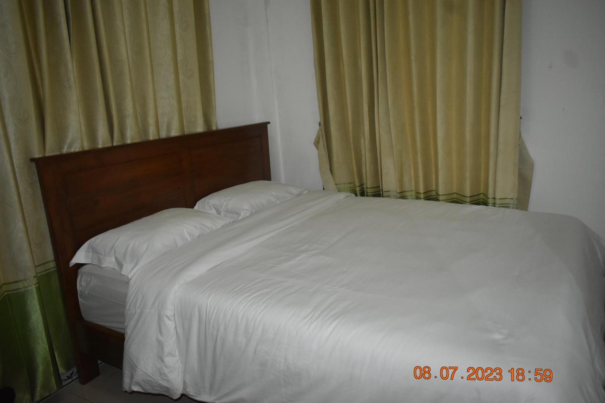 Four-G Home Stay & Komodo Tour 纳闽巴霍 外观 照片